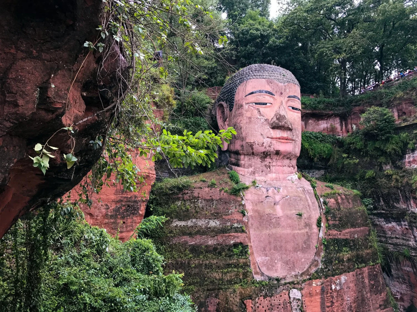 China, entre templos y ciudades futuristas