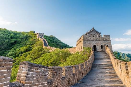 China, entre templos y ciudades futuristas