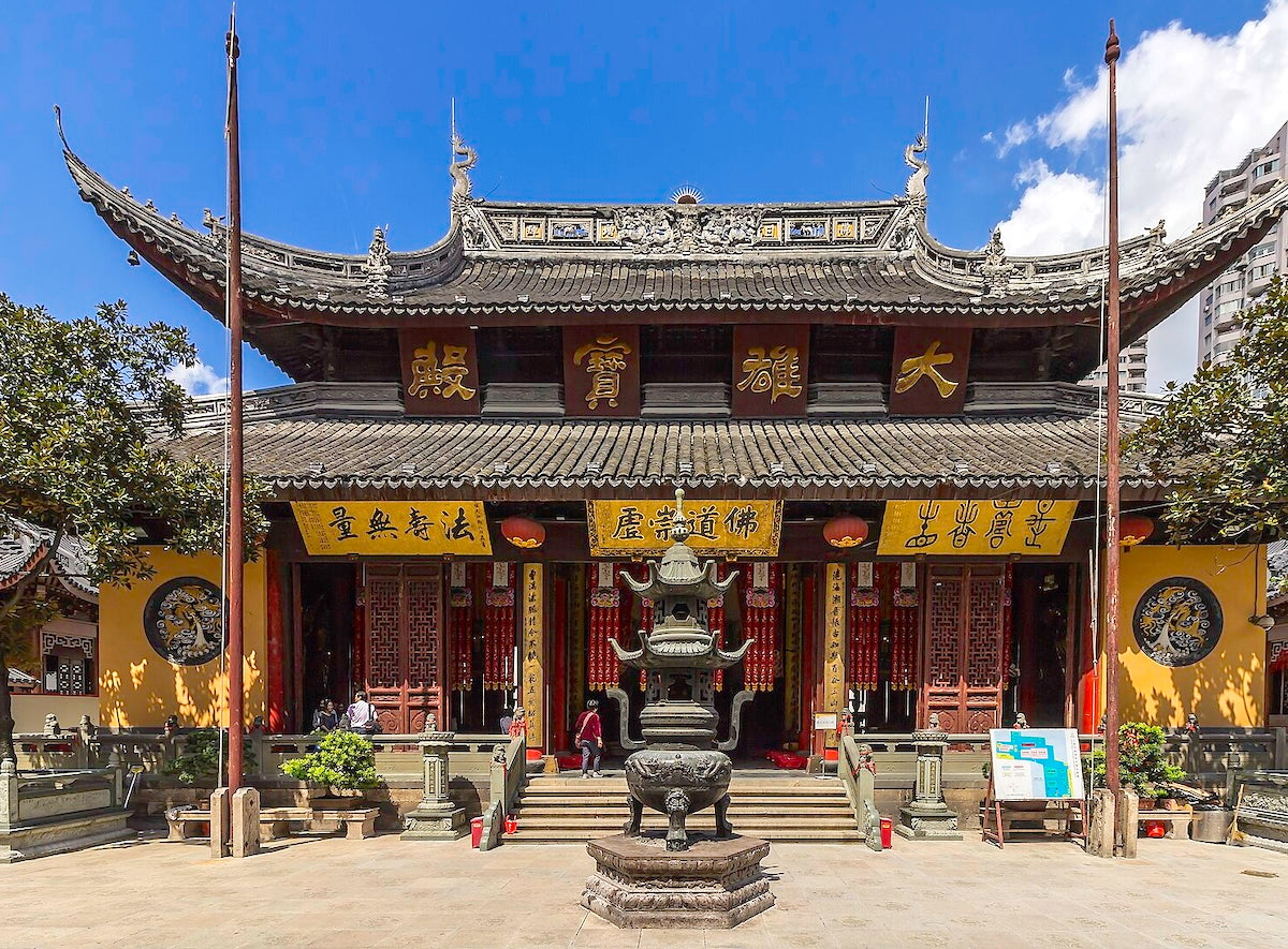 China, entre templos y ciudades futuristas