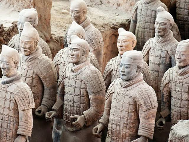 China, entre templos y ciudades futuristas