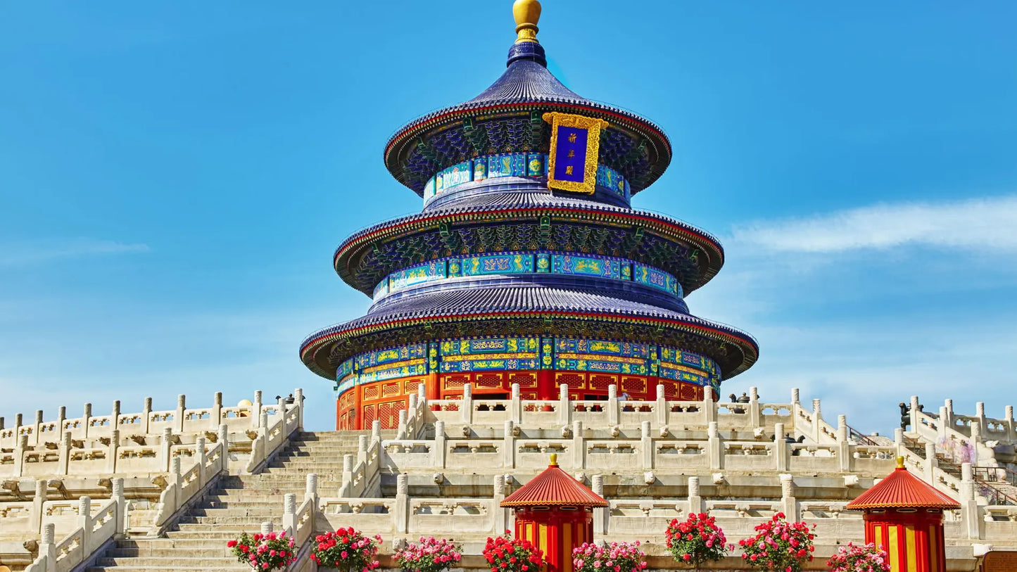 China, entre templos y ciudades futuristas